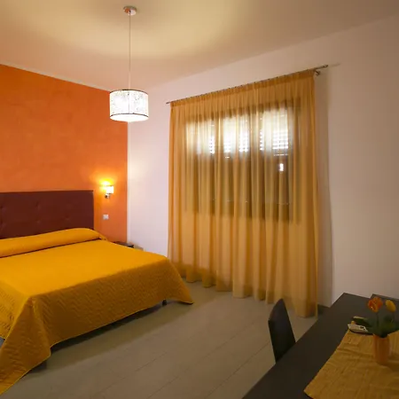 לינה וארוחת בוקר Rotte E Sentieri קסטלוצו