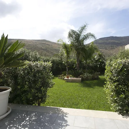 Rotte E Sentieri לינה וארוחת בוקר 4*